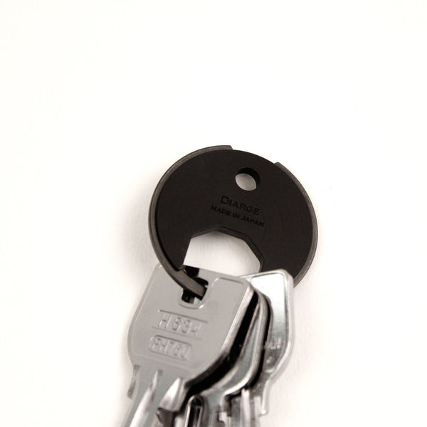 DIARGE BRASS CIRCLE KEYRING BLACK