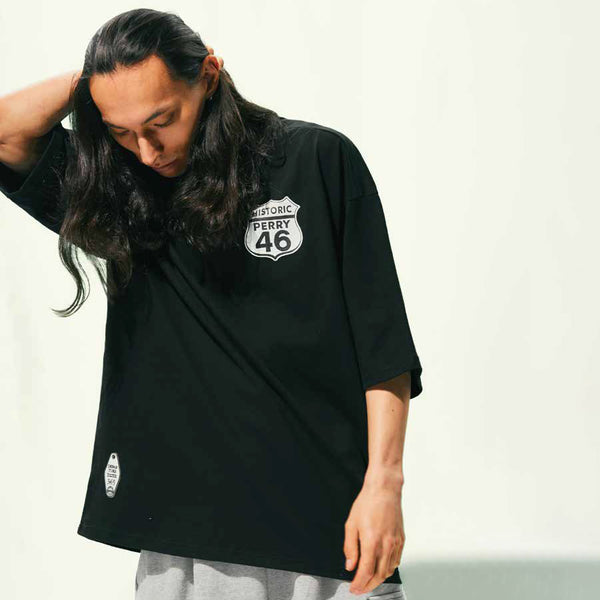 TEE LIBRARY PERRY 46 TEE BLACK