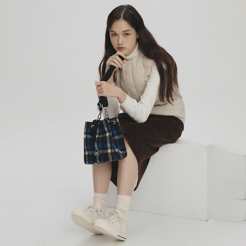 KANGOL CHECKER II BUCKET BAG NAVY
